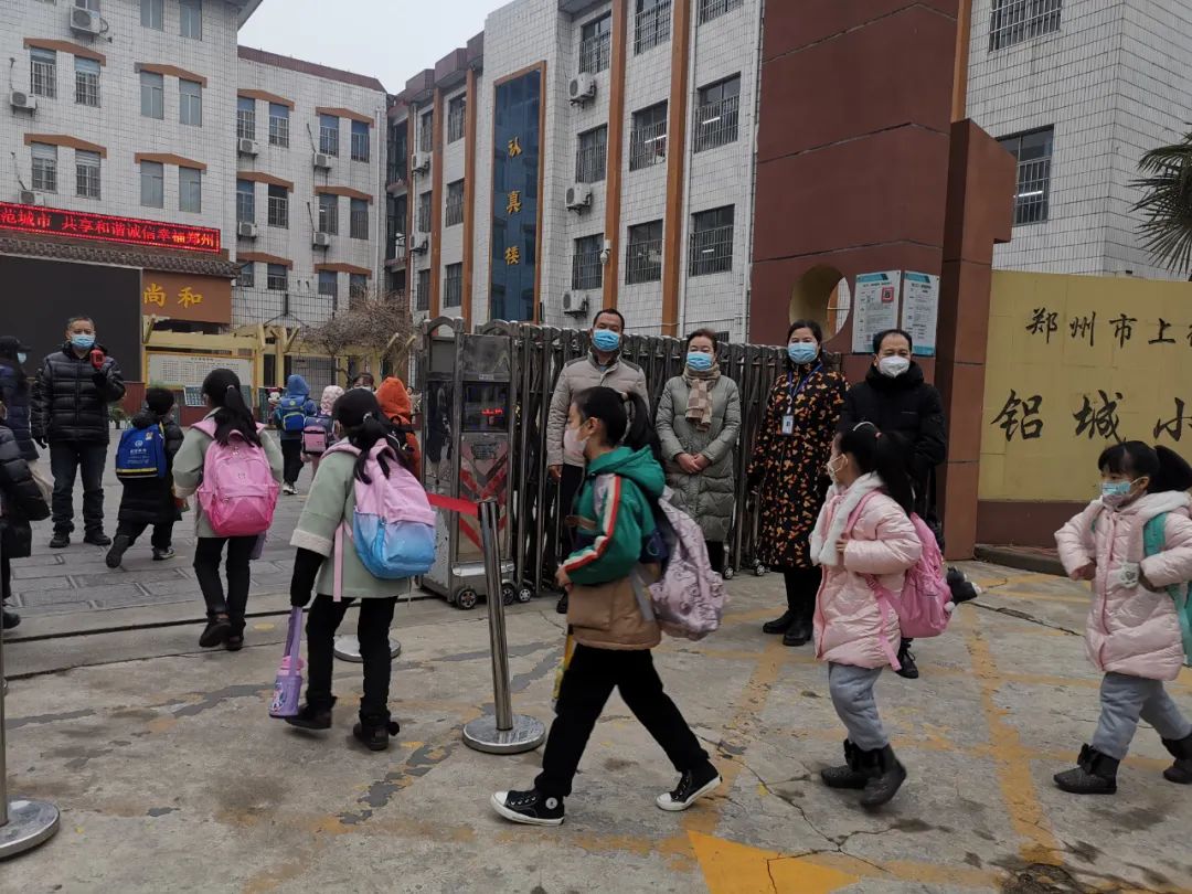 上街区铝城小学图片