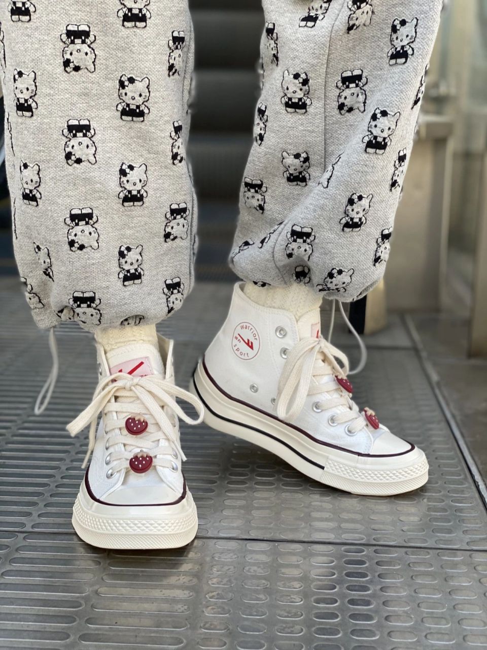 回力这么有设计感啦!还穿什么万斯匡威啊! 姐妹们!