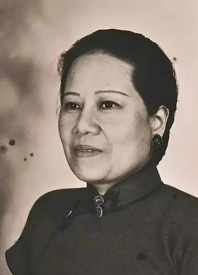 1967年孔祥熙病逝,临终前对妻子宋霭龄哭诉:孔家怕是要绝后了!