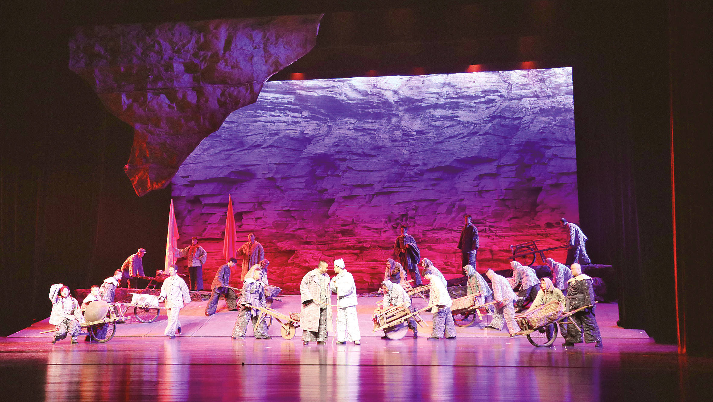 「晋城」盛放的紫薇花 艺术的新殿堂——晋城大剧院开业一周年记