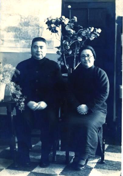 她是冯玉祥将军的夫人,曾任卫生部部长,儿子是少将,孙子是中将