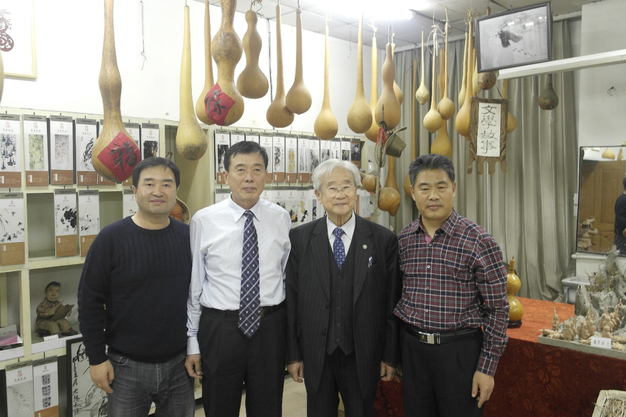 韩国平泽大学总长赵基兴先生参观葫芦文化馆