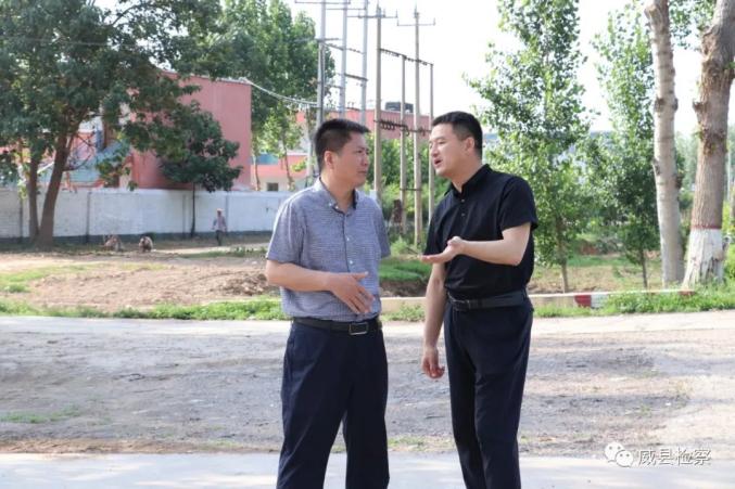 威县检察院党组书记,代检察长张晓波到第什营镇调研指导环境整治及