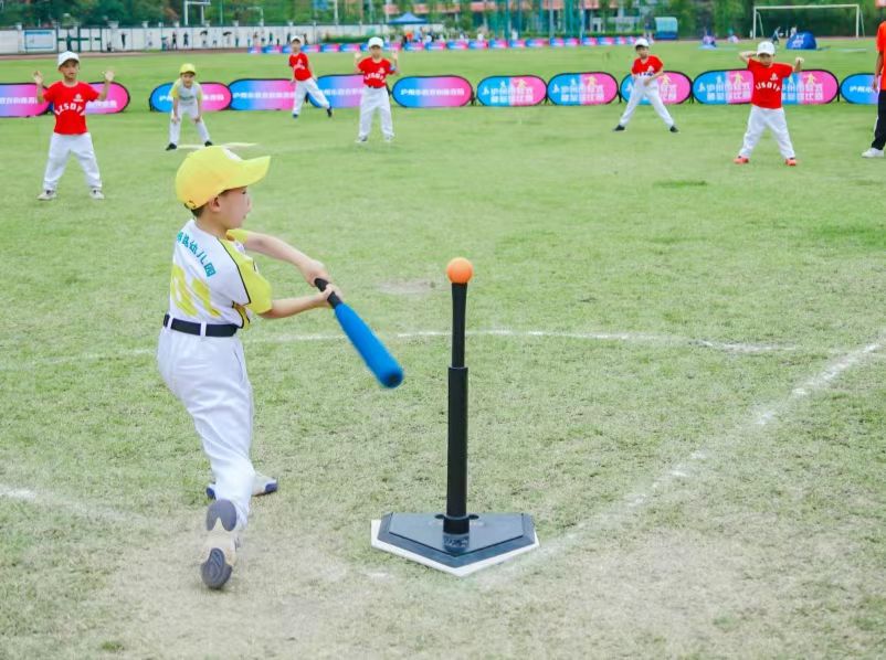 龙腾路幼儿园参加2023年泸州市第二届软式棒垒球比赛