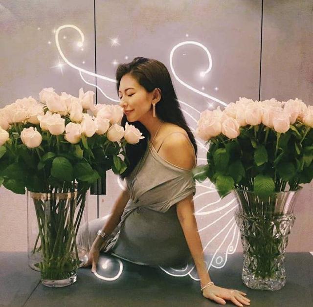 感谢向佐当年不娶之恩,前女友黄婉佩二嫁豪门,凭努力公司做上市