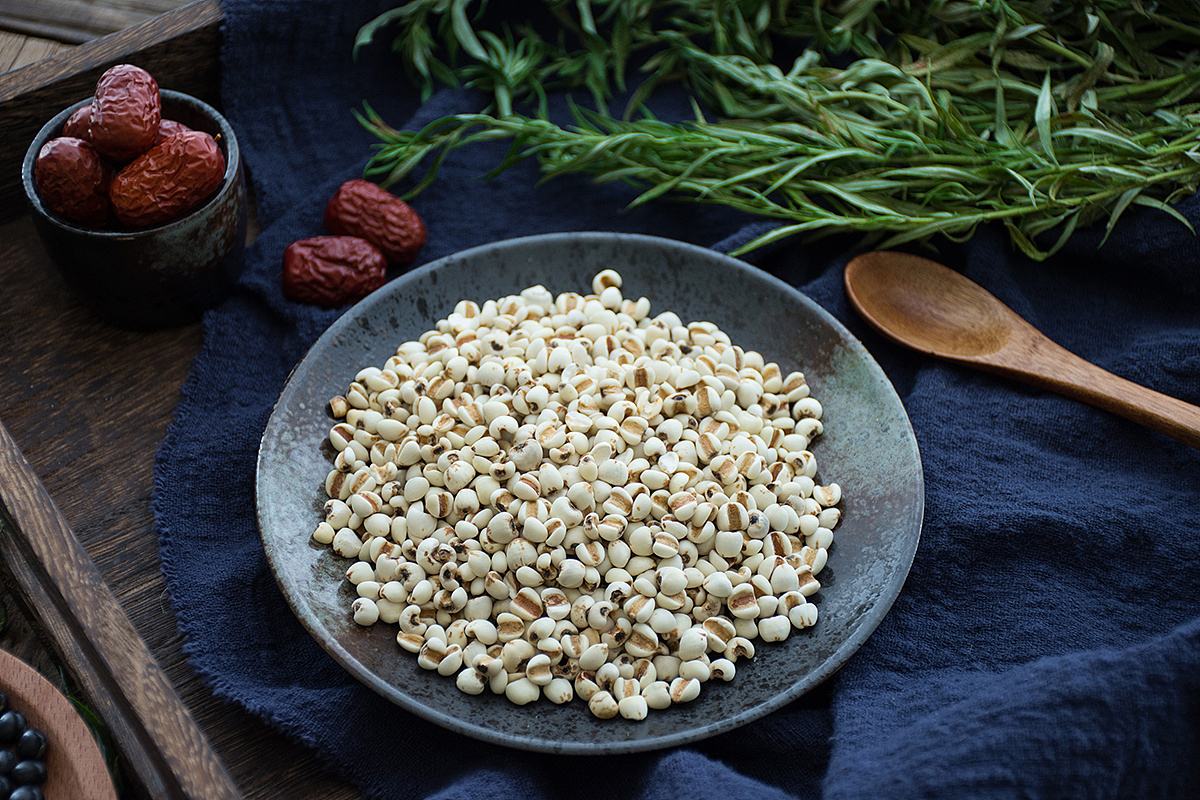 河边经常见到的薏苡,儿时常采摘来做手链,没想到还有这么大价值