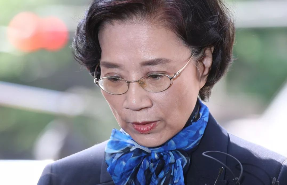 "韩国恶女"赵显娥:家暴老公,虐待儿子,用一袋坚果,毁了全家