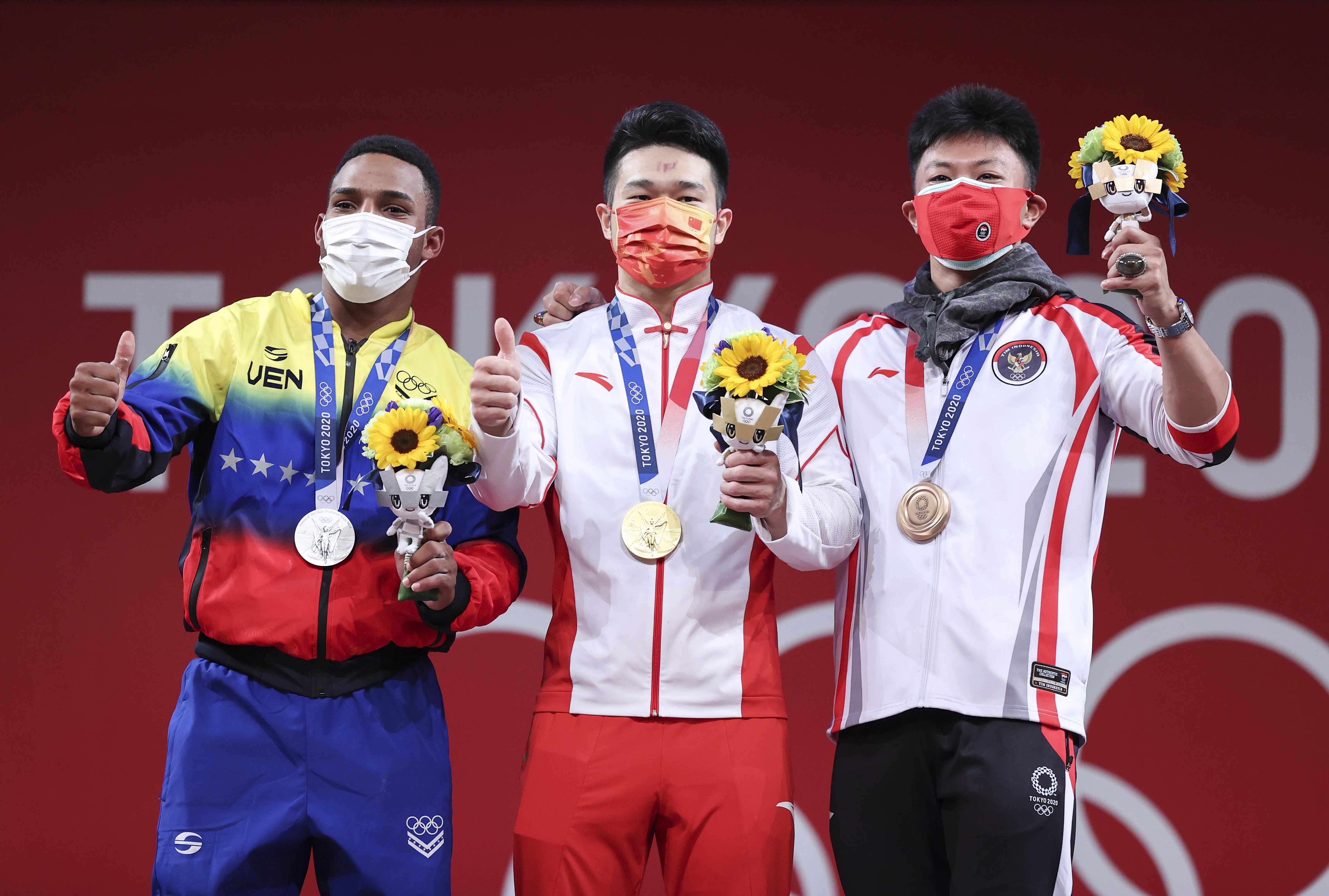 举重——男子73公斤:石智勇夺冠