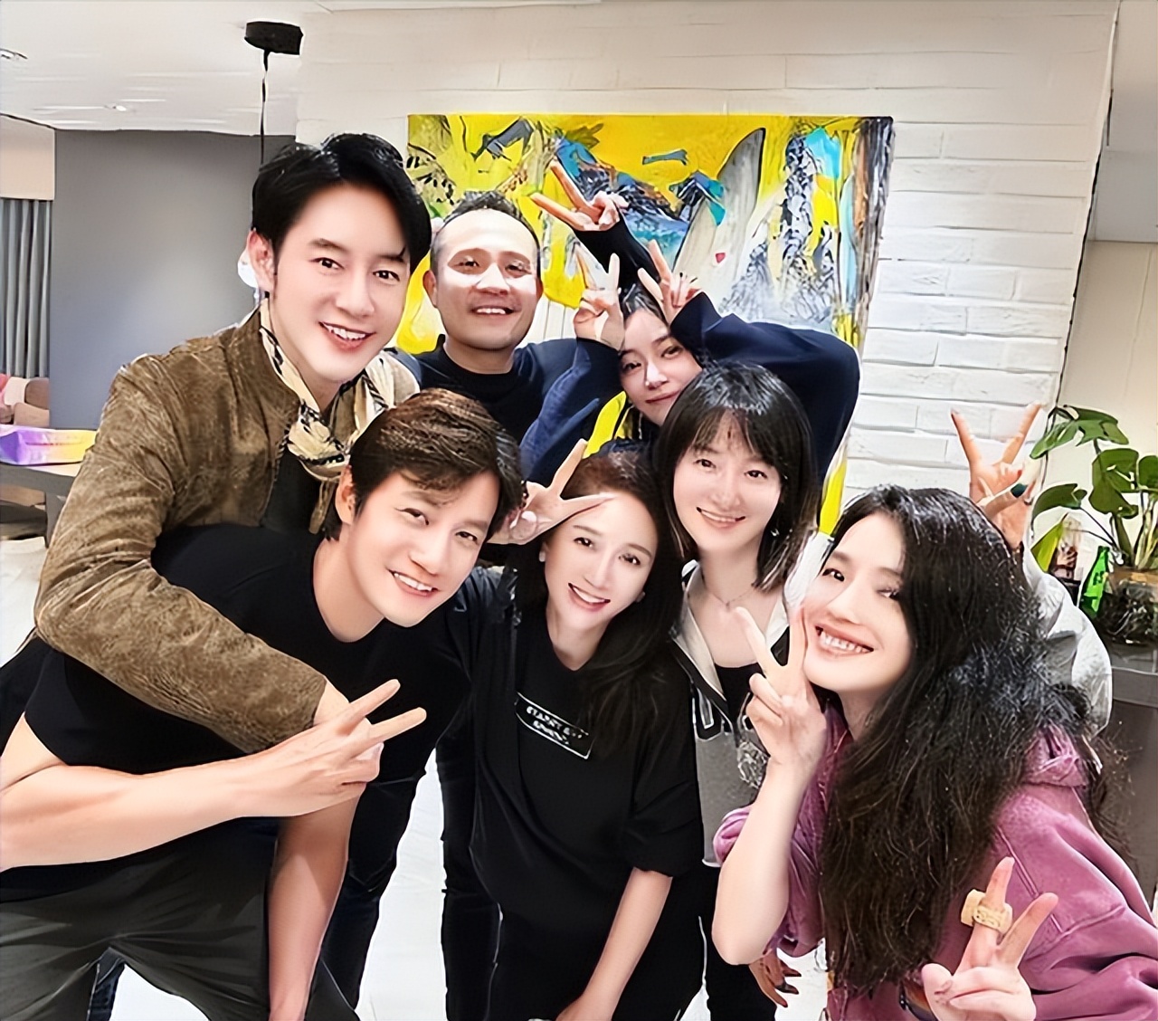 陈乔恩的豪宅火了,全屋精致奢华,一尘不染,幸福的模样藏不住!