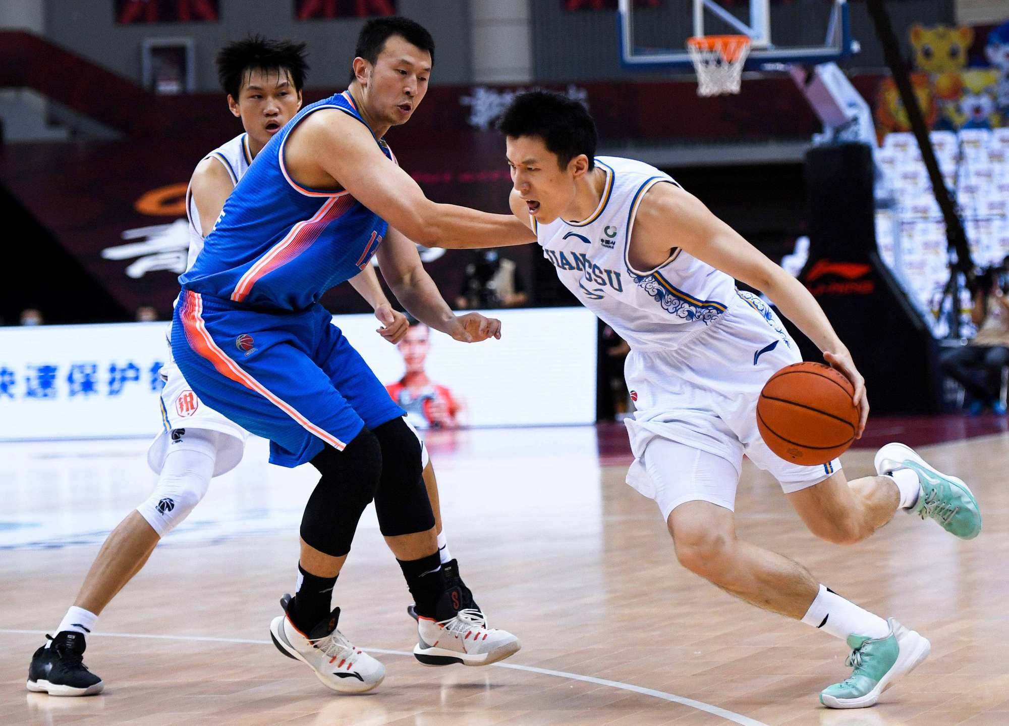 重磅引援!侯逸凡正式加盟北控队,马布里组建cba"复仇者"联盟