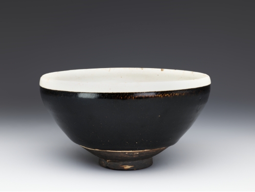 黑白撞色的"白覆轮"瓷器,宋代瓷器的镶边美学!