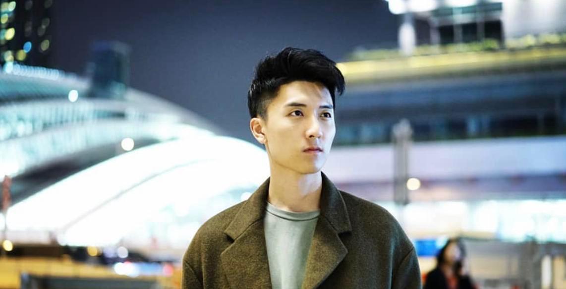 香港明星陈伟洪乘火车出车祸!火车紧急停车多节车门掉下