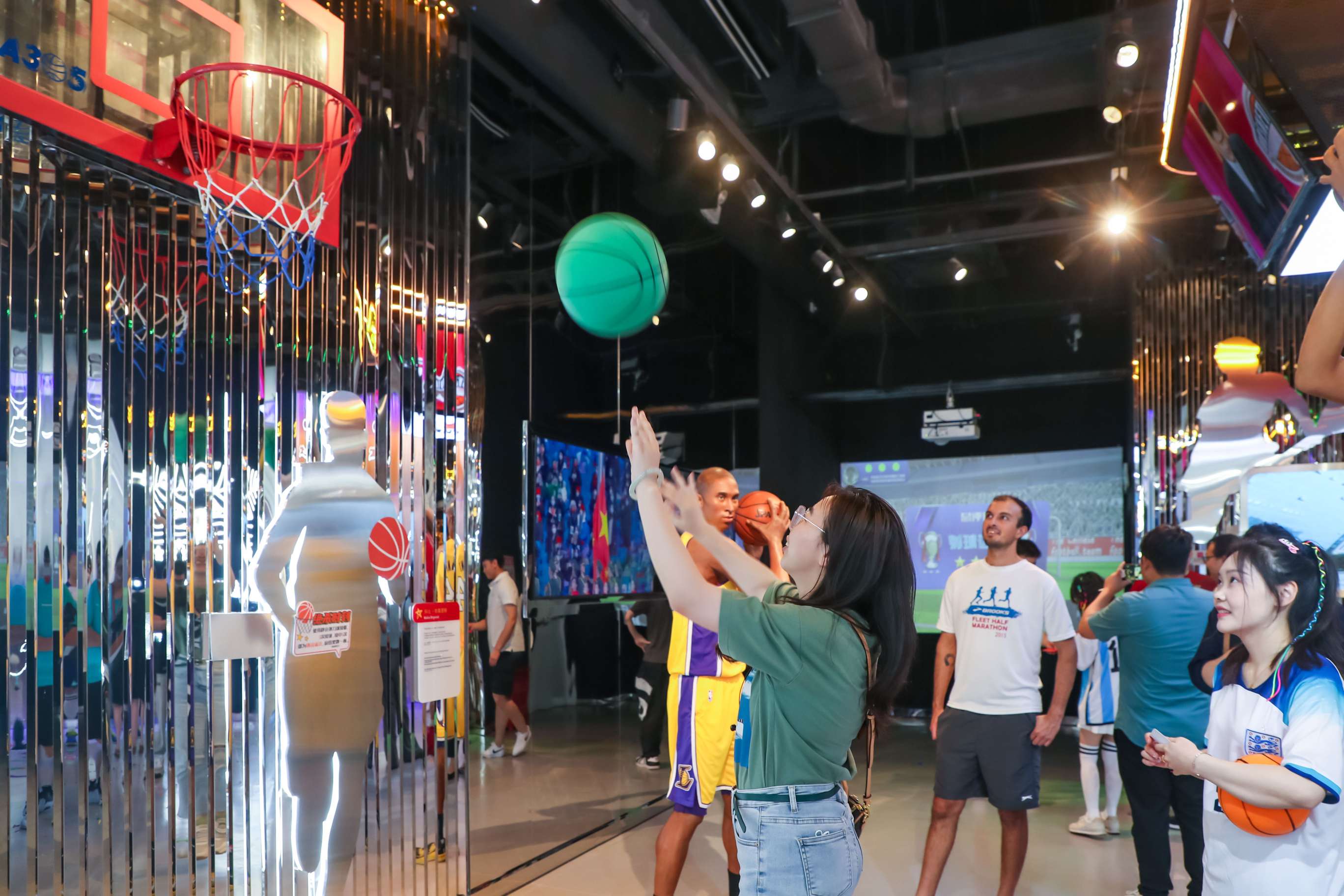 再现巨星高光时刻 武汉杜莎夫人蜡像馆体育名人主题区全新升级