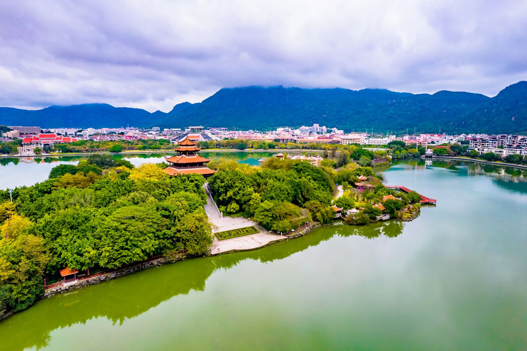 泉州也有一座西湖,水秀刺桐阁,鸟语伴花香,航拍风景如画