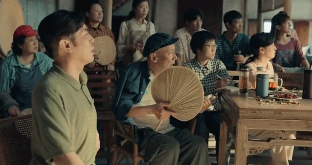 为什么大家都对"家乡"里范伟的《最后一课》念念不忘