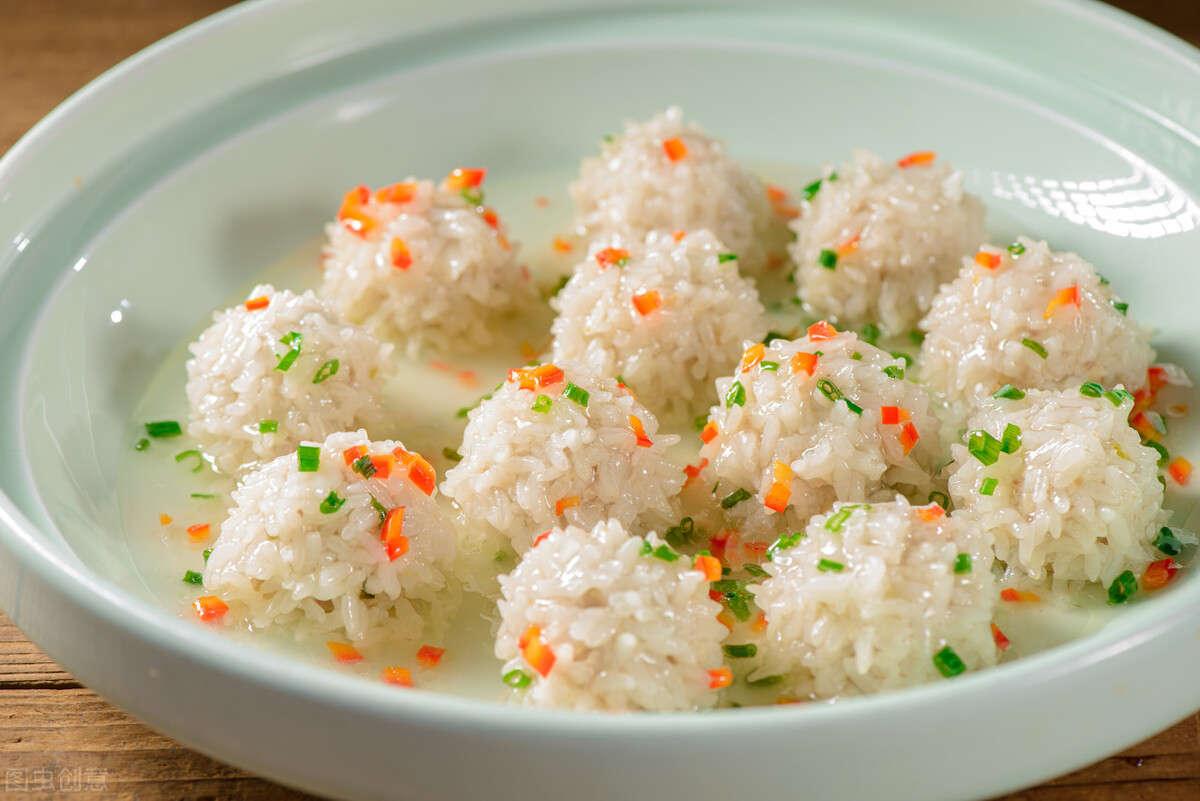 莲藕糯米丸子,黏糯爽口,好吃不油腻,做法也很简单,家人都爱吃