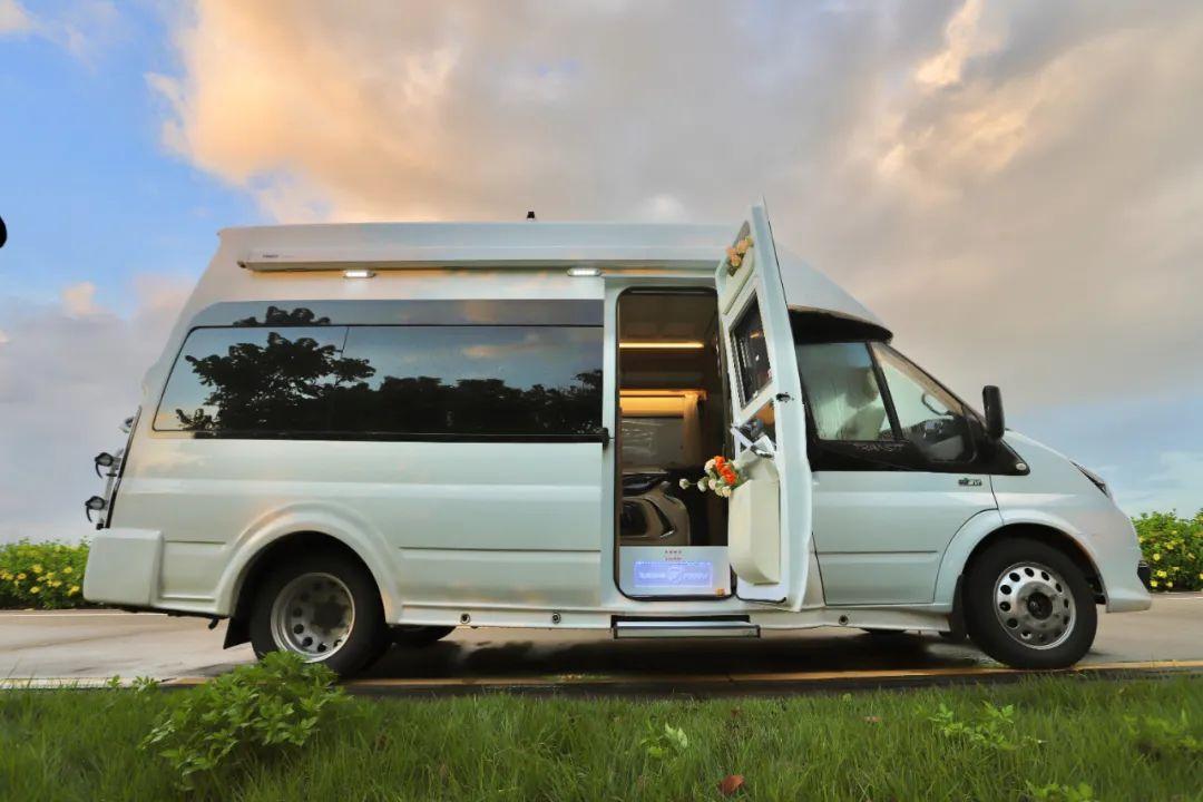 飞翔福特铁c pro创世版 精巧雅致 兼顾商旅 航空座椅布局