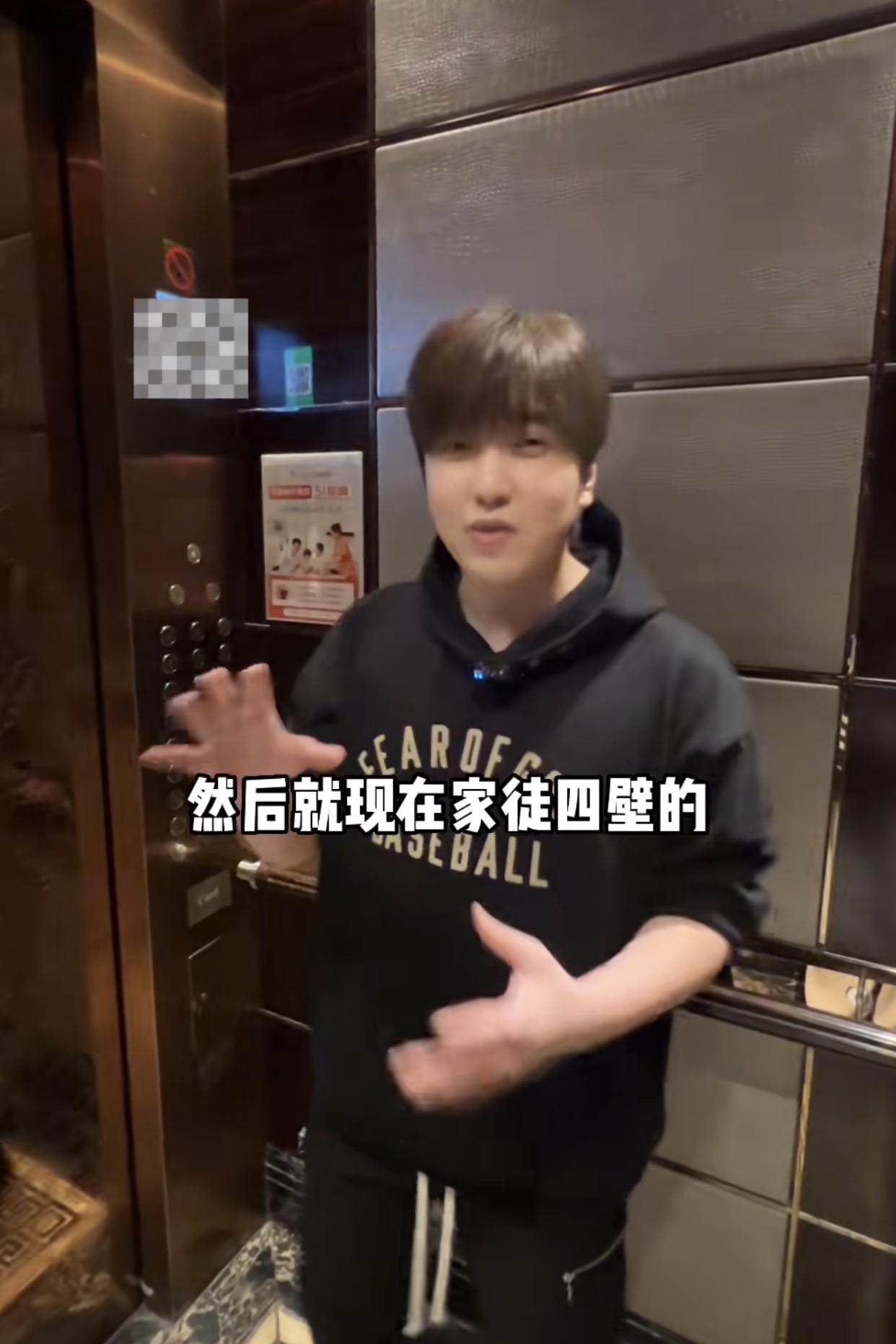 羡慕!网红白冰晒过亿豪宅自嘲家徒四壁,家中配800元餐桌!