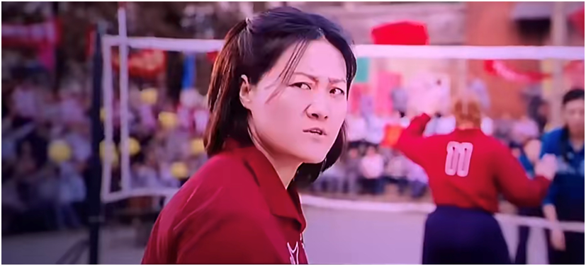 开百万豪车,住双层豪宅,《你好,李焕英》里的鬼剃头桂香有多牛