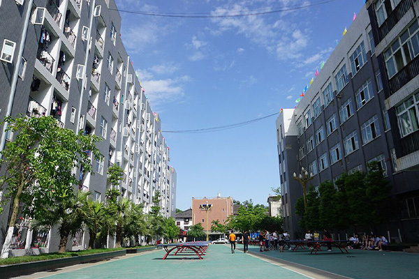 成都市机电工程学校宿舍条件及照片