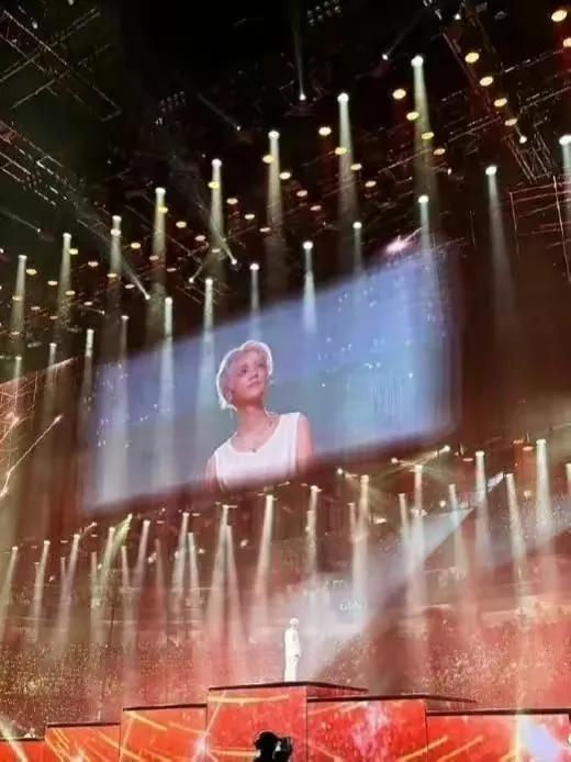 鹿晗演唱会门票实名制,送饮料送奶茶还送打车优惠券,还有谁?