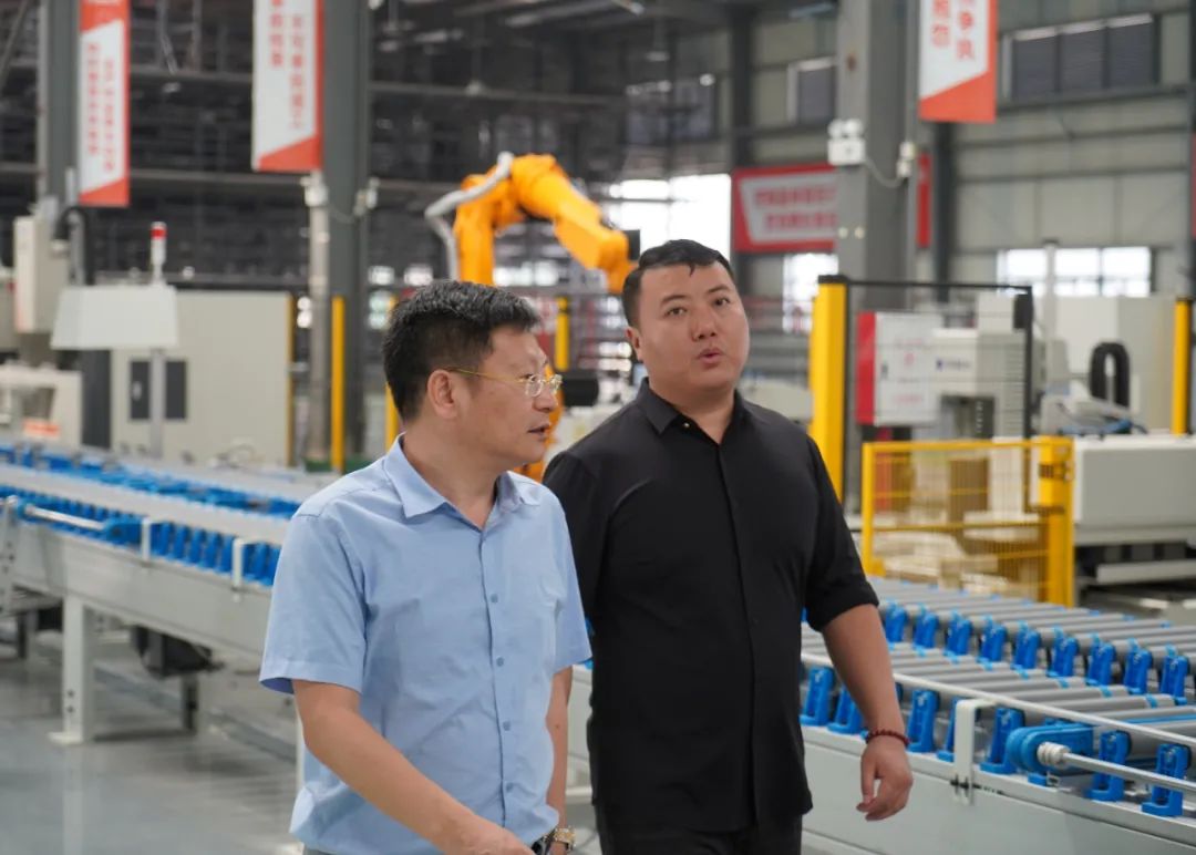 快讯|南国鼎峰装饰董事长刘金霖一行参观欧大师隔热门窗总部