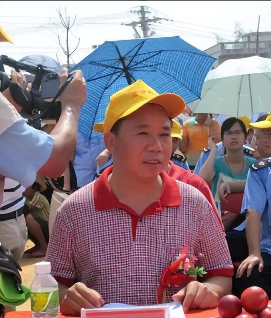 纪实:海南县委书记杨思涛:贪3.38亿判死缓,自称三千块工资够用