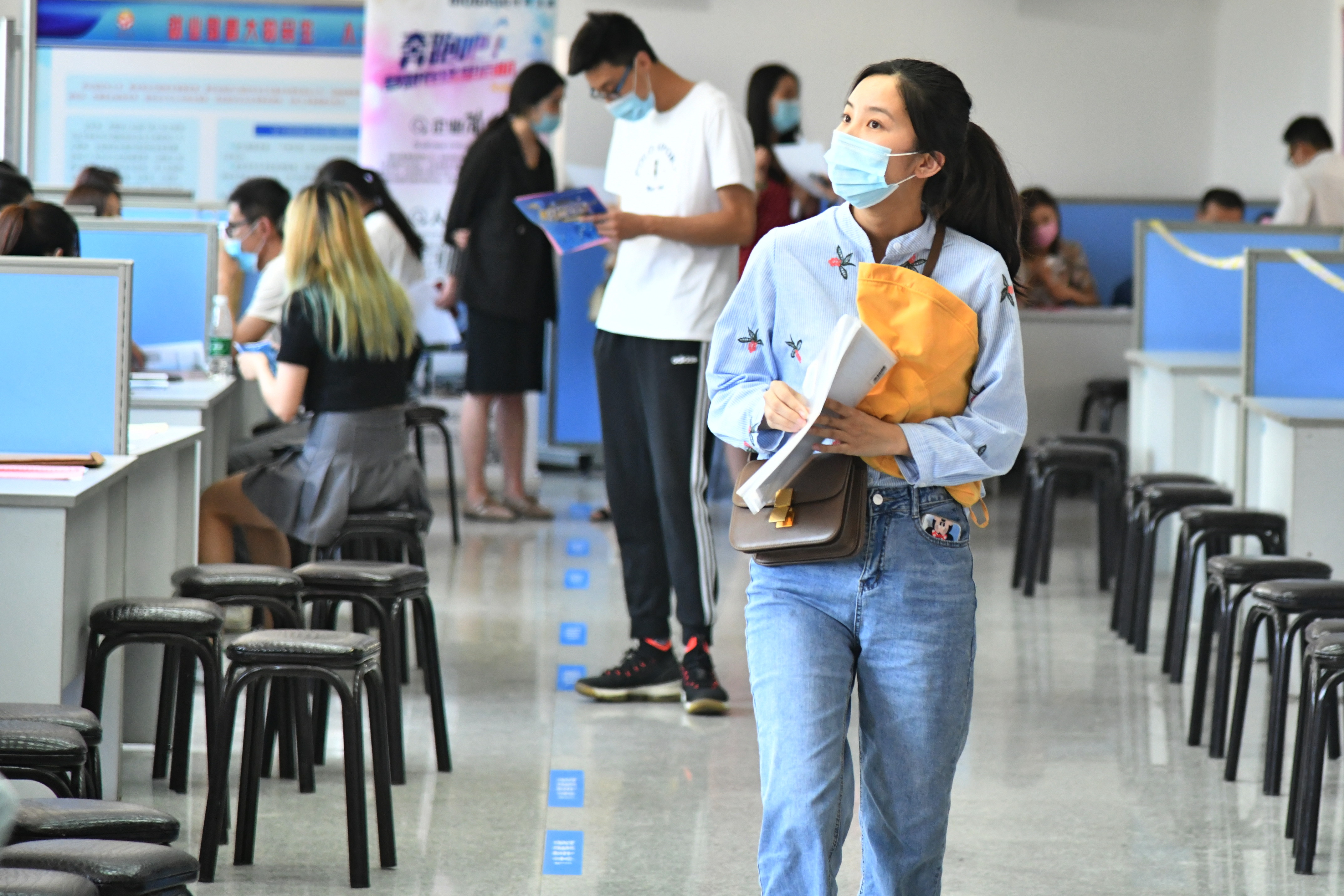 济南人才市场恢复举办现场招聘会