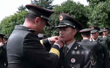 搬砖男孩|“搬砖男孩”国防科大毕业后申请赴疆：山还是那座山，在我眼中不再是束缚