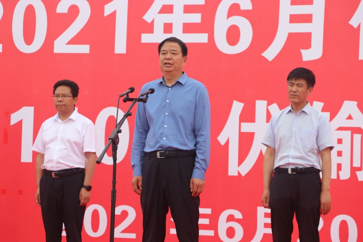 咸阳市人大常委会副主任刘勇锋宣布开工令