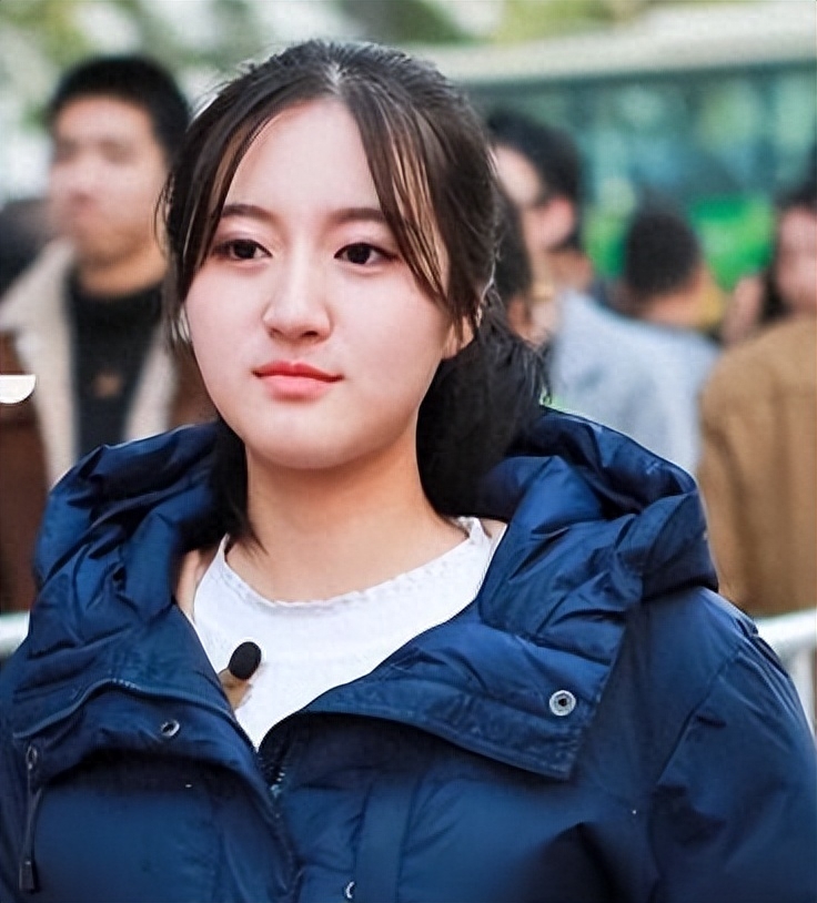 清华美女学霸热衷"三人行",约北大女生被拒后,用中英双语骂人