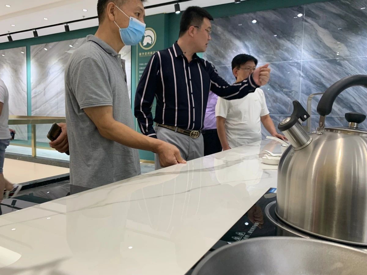 施琅陶瓷近日迎来了特别的客人