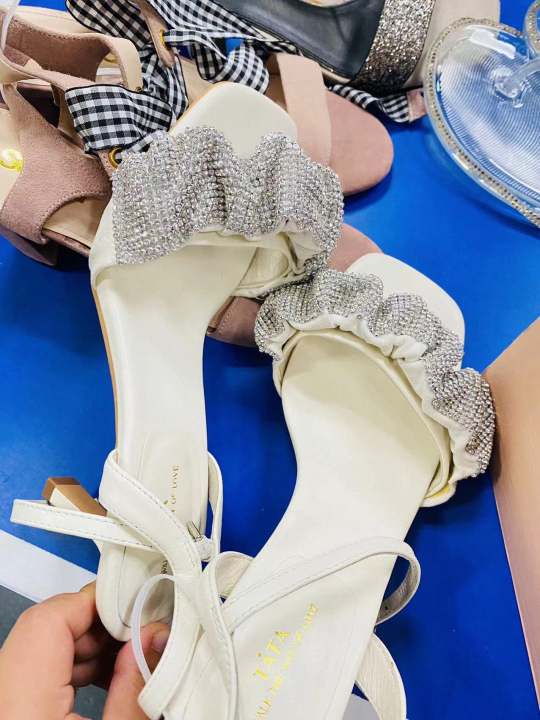 澳洲百丽和百丽的区别