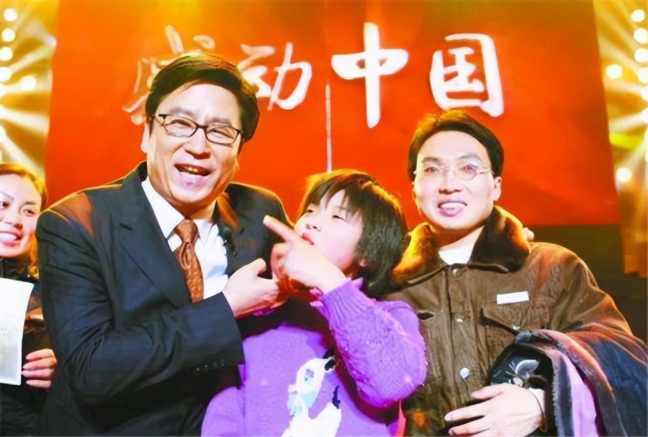 2005年带着领养妹妹上大学感动中国的洪战辉如今过得怎么样