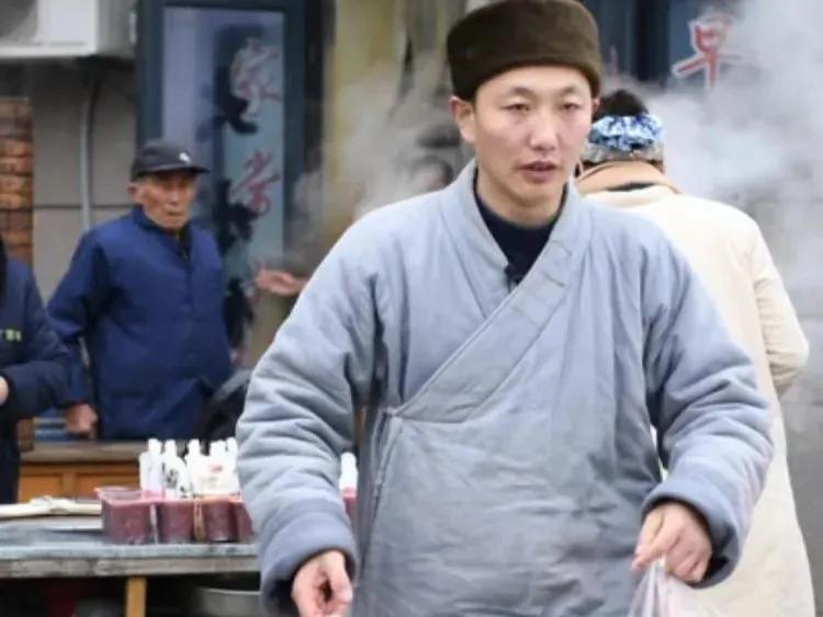 回顾花和尚道禄十年帮助500多名女子生下孩子誉为当世活佛