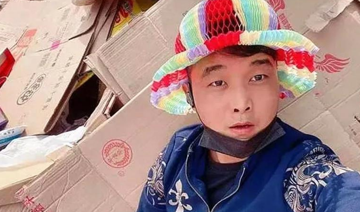 回顾垃圾堆长大的刘阿楠,拒绝400万年薪,被千万粉丝催着捡"破烂"