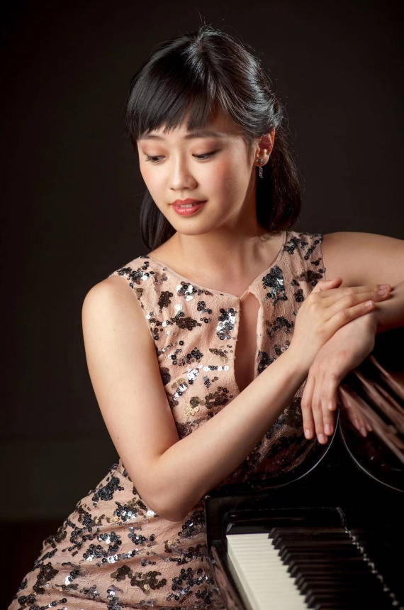著名青年钢琴演奏家董霏霏将携手深圳交响乐团