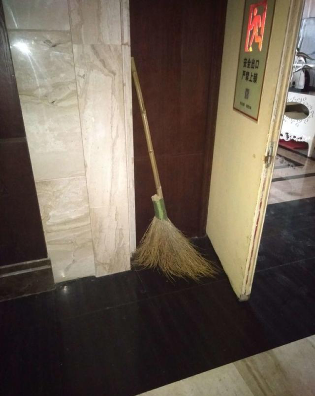 不要把扫把放在这几个地方,很多人都放错了,一起来看看