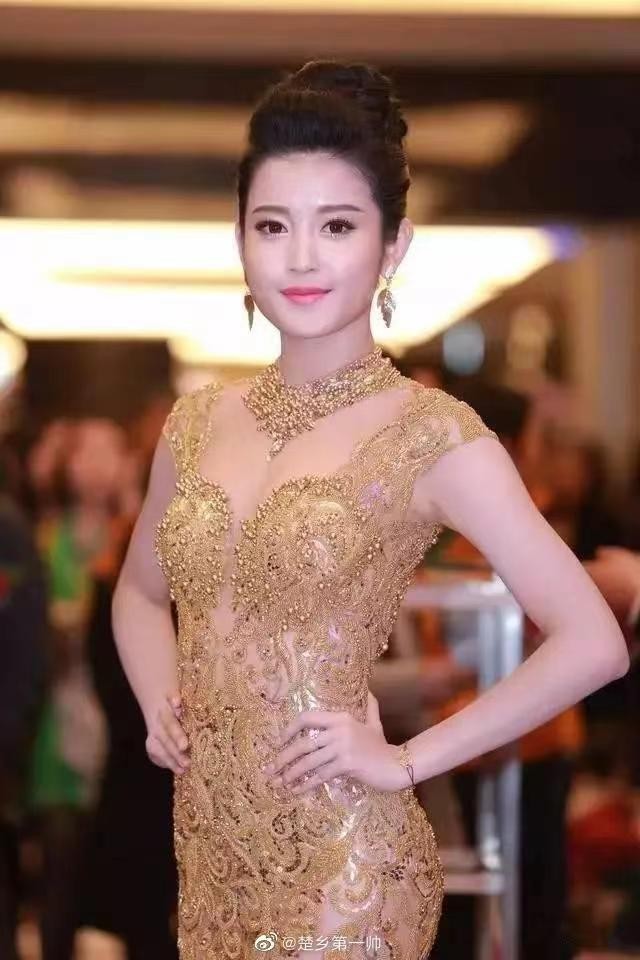 阮宣眉:富豪为她当街打架,40岁带俩娃再嫁20岁小鲜肉