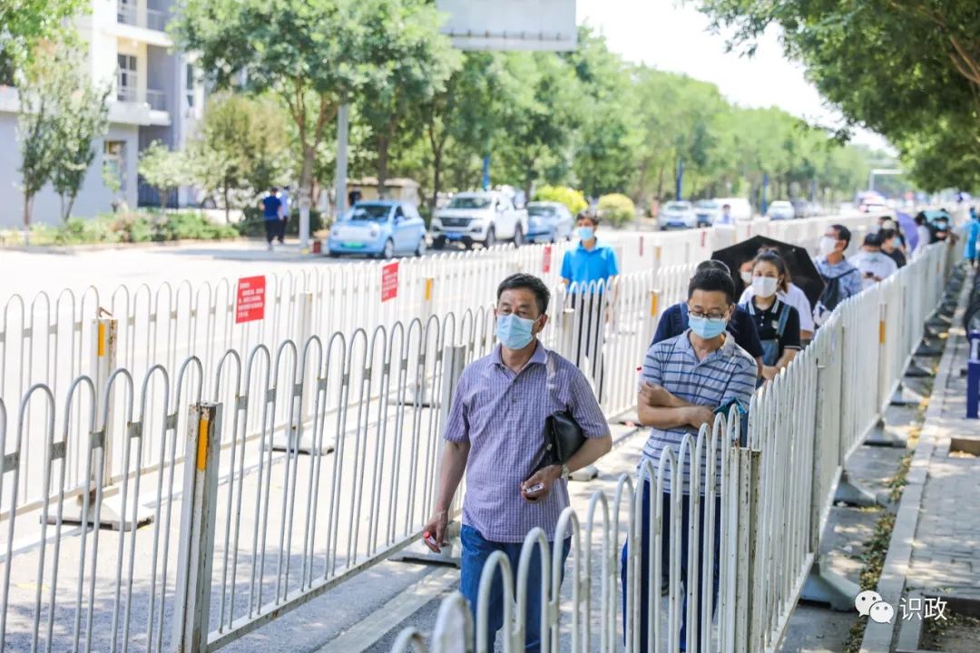 主打置顶蔡奇“四不两直”到大兴区检查，要求迅速扩大核酸检测能力和范围