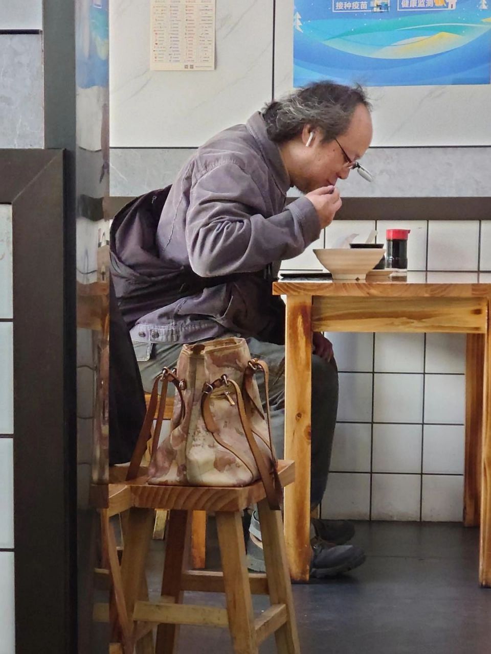 人潮人海中,又见窦唯.