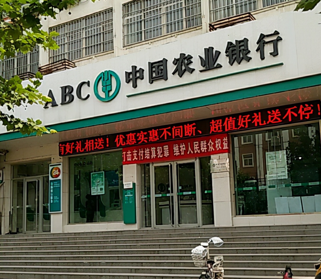 2007年,河北男子拿20万现金买车,不料竟是5100万农行金库案主犯