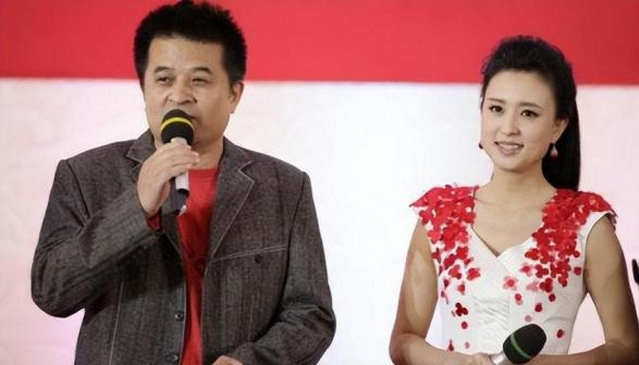 2013年,毕福剑给张蕾做媒,对象是一个54岁的矿产大亨,毕福剑表示,对方