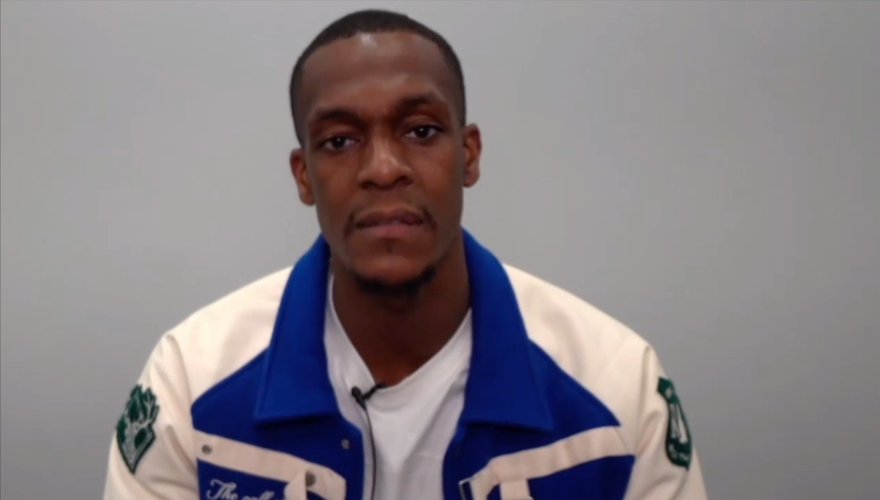 加内特绿军球衣正式退役!雷阿伦皮尔斯现场祝贺 三巨头紧紧相拥