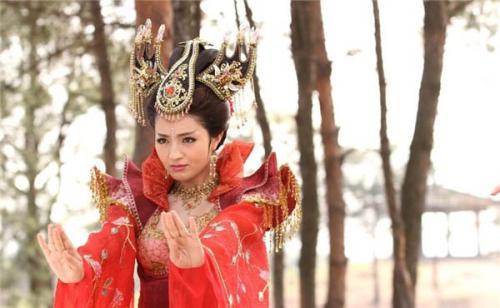 闻仲封神时不愿下跪,其师金灵圣母死得更冤,为何却老实听封?