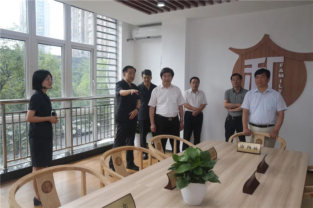 市人大常委会常务副主任张耀钢一行视察调研法院工作