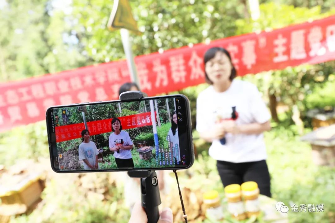 【走进乡村看小康】直播为"绿水青山"带货 专业力量助农增收