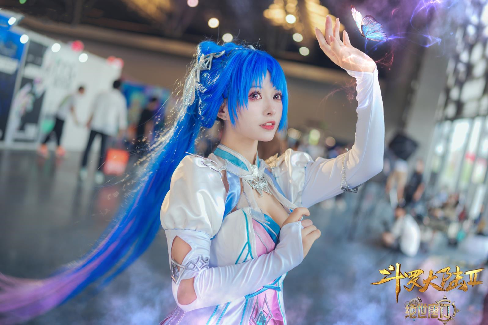 斗罗官方发布cos图,小舞露肩很性感,唐舞桐清纯迷人太犯规