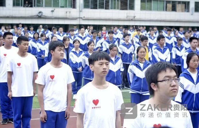 贵阳八中:最后一课,满是欢笑与泪水