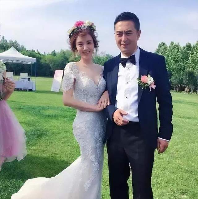 娱记曝女星王晓晨被灌酒,被知名导演上下其手,男友拳脚相加